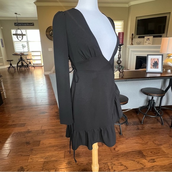 ASOS Design Black Ruffle Wrap Dress Size 4 Deep Plunging V-Neck Short Above Knee - Picture 15 of 16